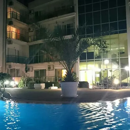 Alexander Complex Apartman *